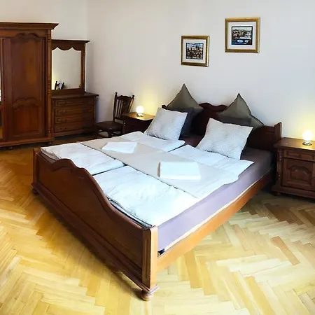 Excellent Old Town Apartment Prag
