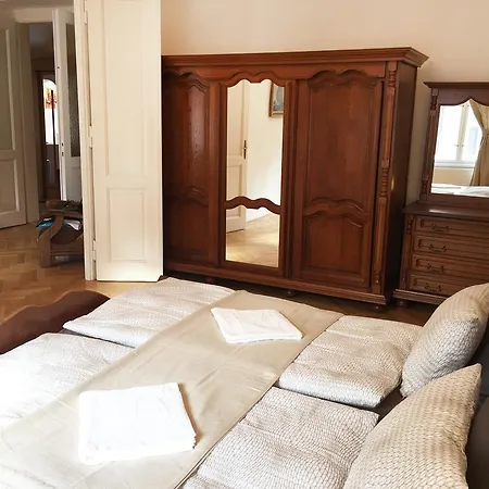 Excellent Old Town Apartment